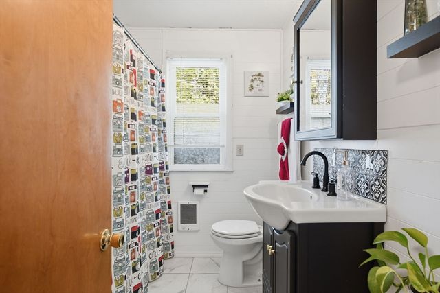 56 Marion St, Chicopee, MA 01013