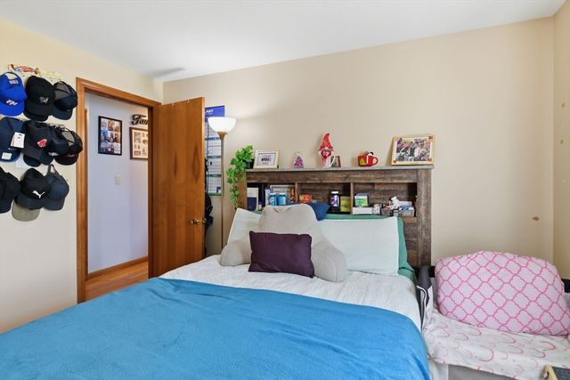 56 Marion St, Chicopee, MA 01013
