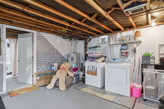 56 Marion St, Chicopee, MA 01013