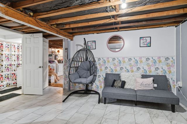 56 Marion St, Chicopee, MA 01013