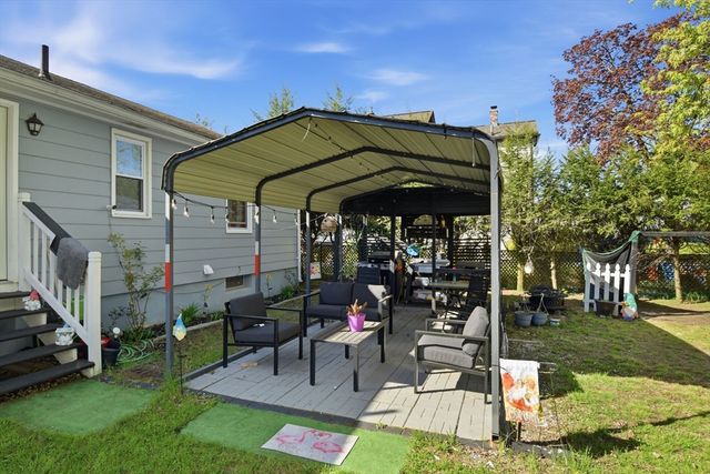 56 Marion St, Chicopee, MA 01013