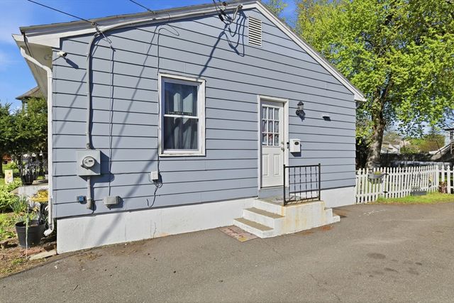56 Marion St, Chicopee, MA 01013