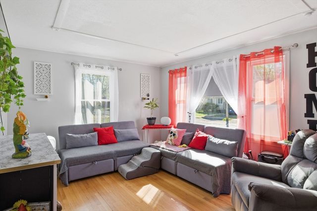 56 Marion St, Chicopee, MA 01013