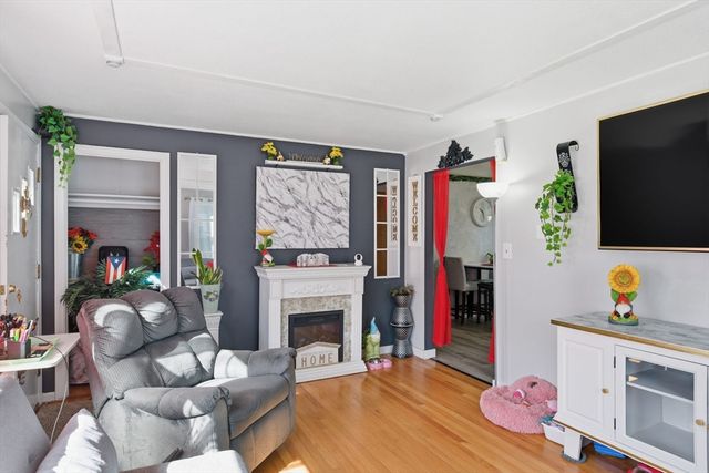 56 Marion St, Chicopee, MA 01013