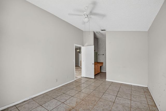 9 Corrie Place, Boynton Beach, FL 33426