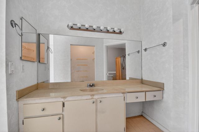 9 Corrie Place, Boynton Beach, FL 33426