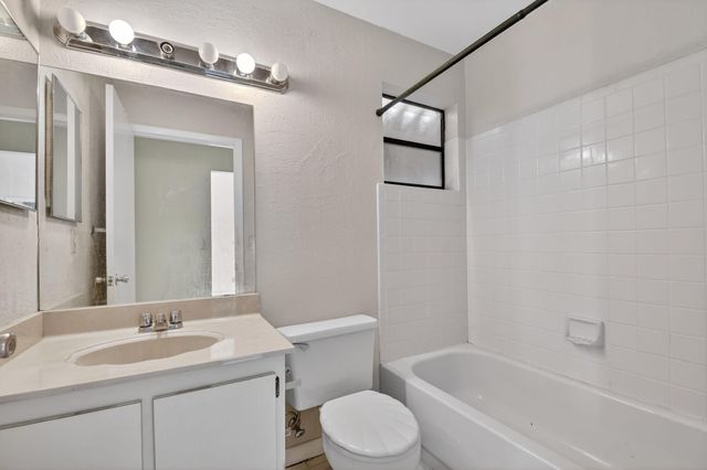 9 Corrie Place, Boynton Beach, FL 33426