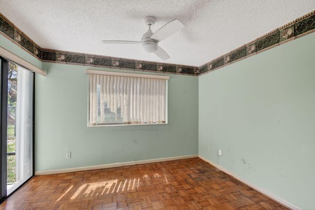 9 Corrie Place, Boynton Beach, FL 33426