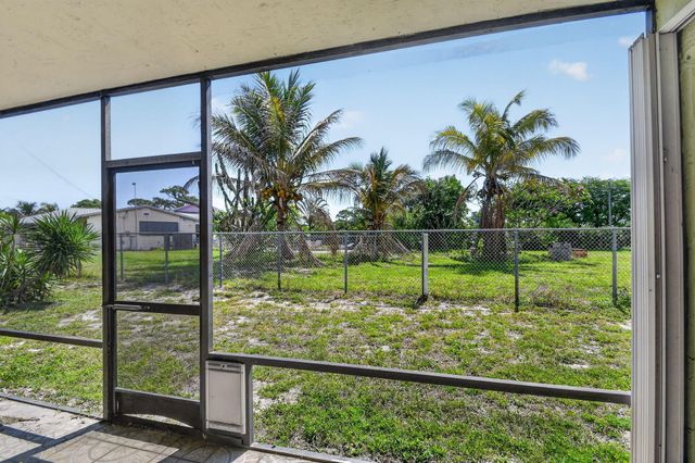 9 Corrie Place, Boynton Beach, FL 33426