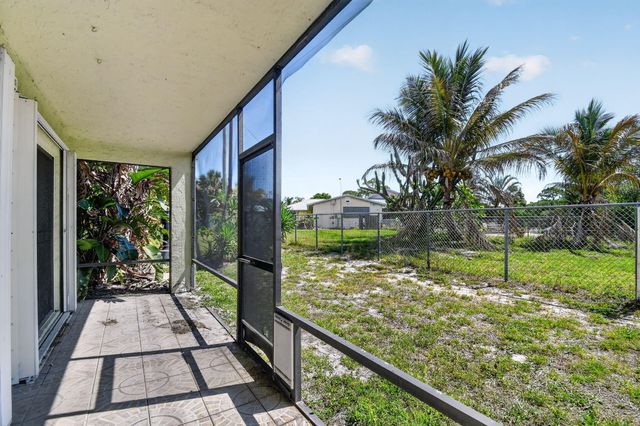 9 Corrie Place, Boynton Beach, FL 33426