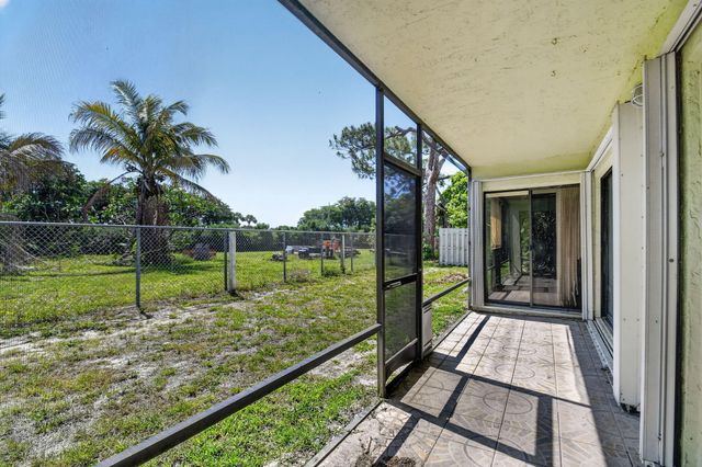 9 Corrie Place, Boynton Beach, FL 33426