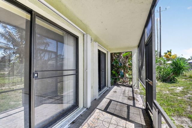 9 Corrie Place, Boynton Beach, FL 33426