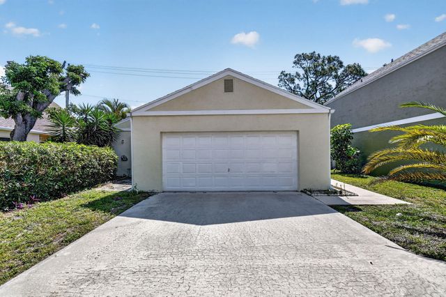 9 Corrie Place, Boynton Beach, FL 33426