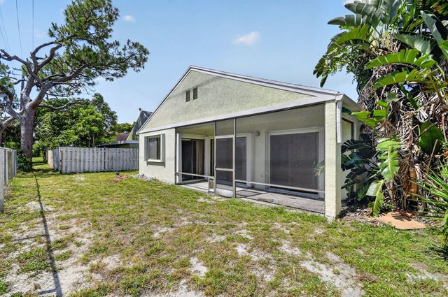 9 Corrie Place, Boynton Beach, FL 33426