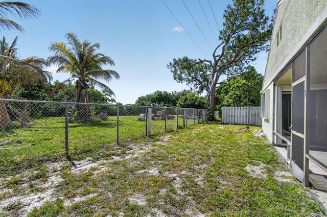 9 Corrie Place, Boynton Beach, FL 33426