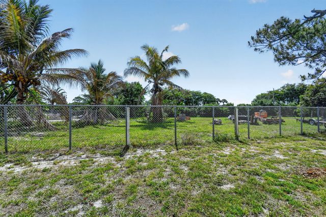 9 Corrie Place, Boynton Beach, FL 33426