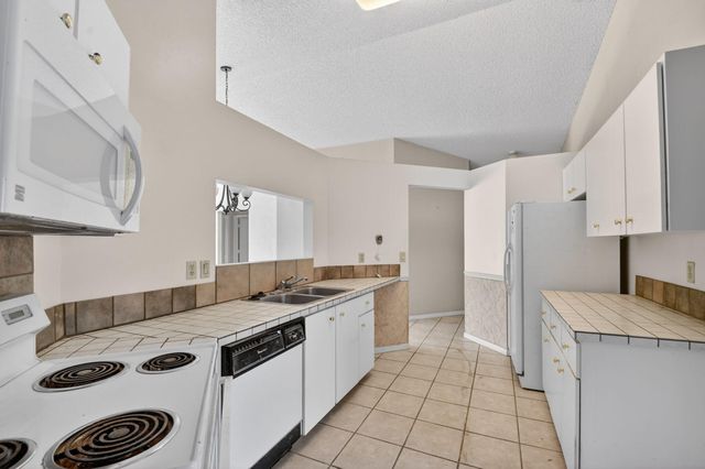 9 Corrie Place, Boynton Beach, FL 33426