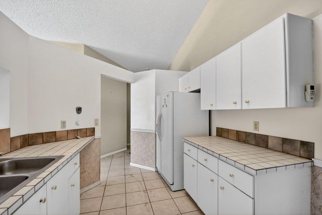 9 Corrie Place, Boynton Beach, FL 33426