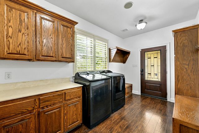 211 Moore LN, Cedar Park, TX 78613