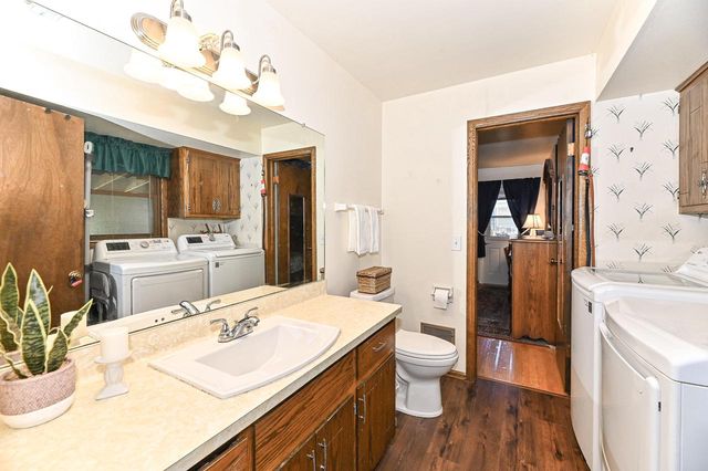 15070 W Mark DRIVE, New Berlin, WI 53151