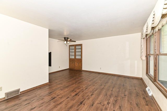 15070 W Mark DRIVE, New Berlin, WI 53151