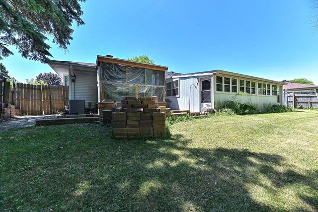 15070 W Mark DRIVE, New Berlin, WI 53151
