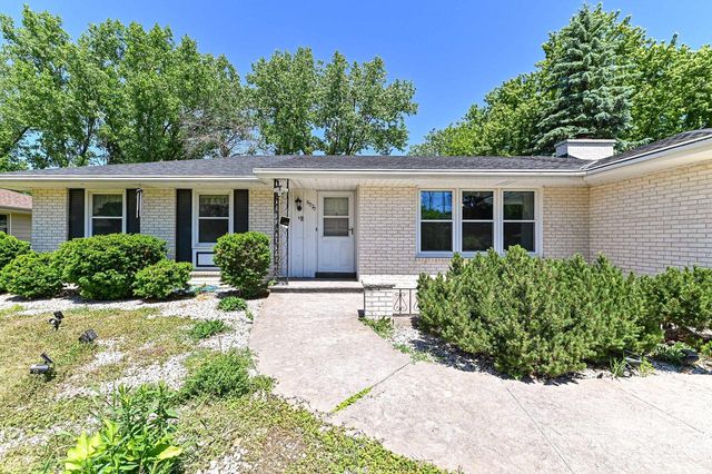 15070 W Mark DRIVE, New Berlin, WI 53151