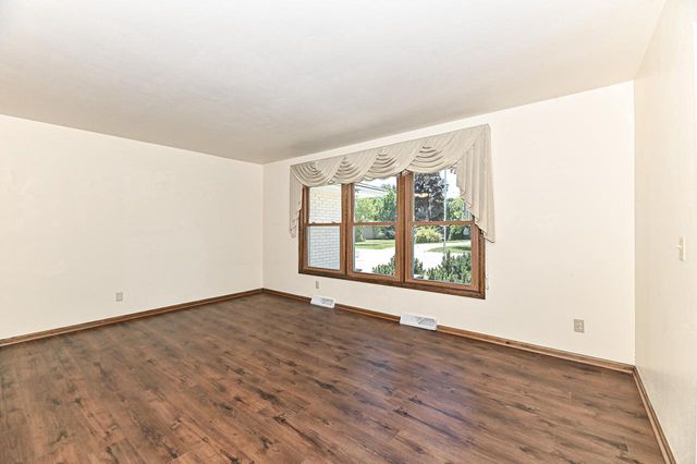 15070 W Mark DRIVE, New Berlin, WI 53151