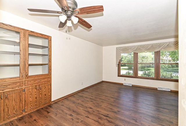 15070 W Mark DRIVE, New Berlin, WI 53151