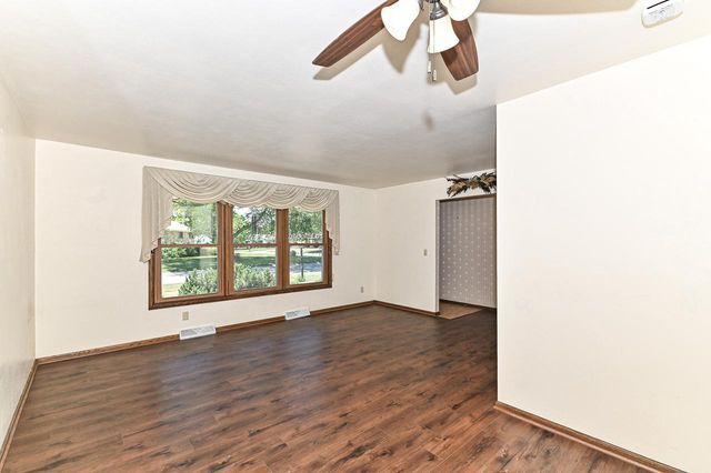 15070 W Mark DRIVE, New Berlin, WI 53151