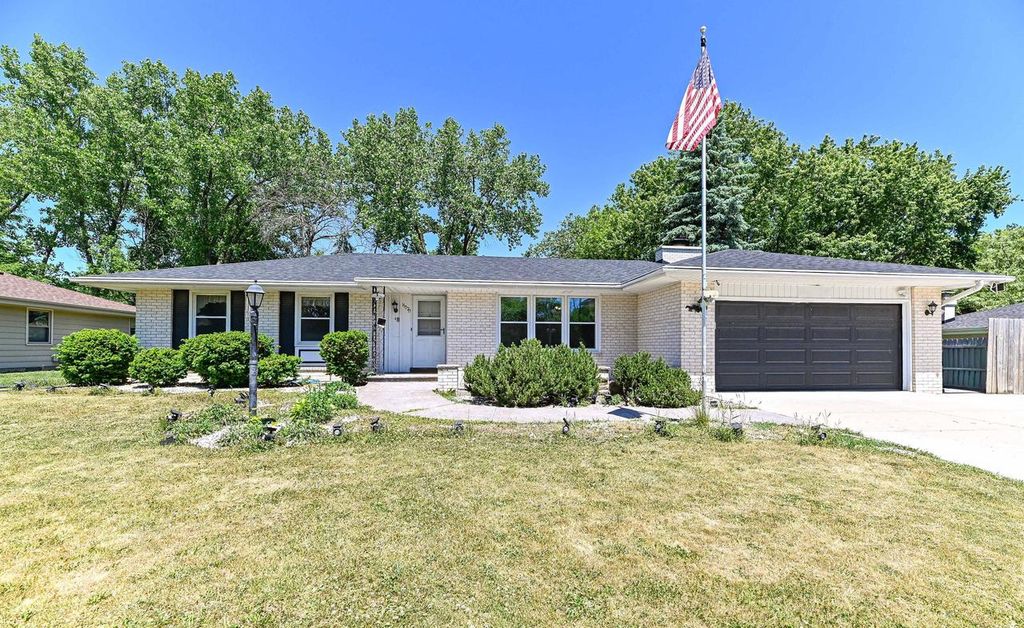15070 W Mark DRIVE, New Berlin, WI 53151