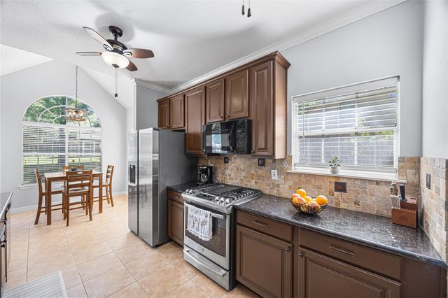 2410 Chantilly Lane, Conroe, TX 77384