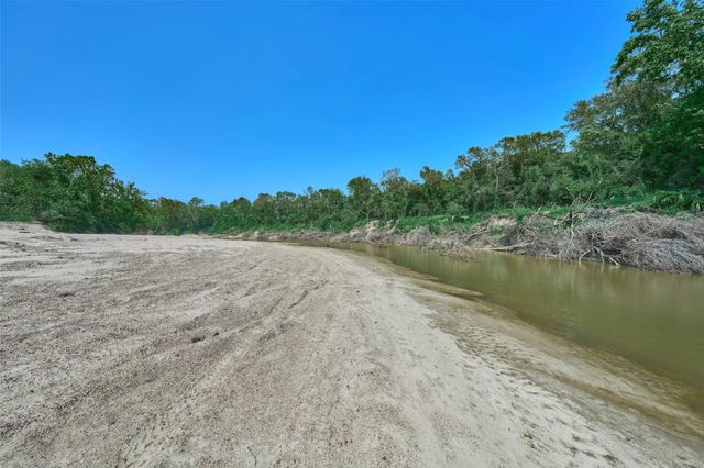 2410 Chantilly Lane, Conroe, TX 77384