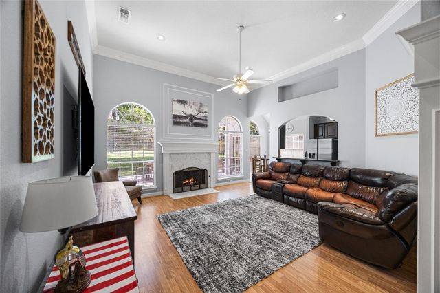 2410 Chantilly Lane, Conroe, TX 77384