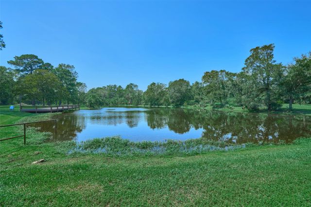 2410 Chantilly Lane, Conroe, TX 77384