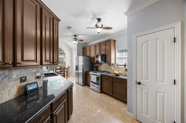 2410 Chantilly Lane, Conroe, TX 77384