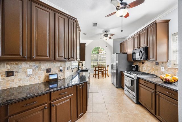 2410 Chantilly Lane, Conroe, TX 77384