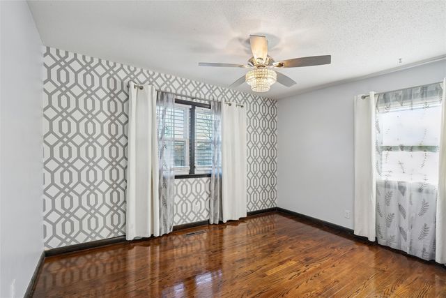 904 E 14th Street S, Newton, IA 50208