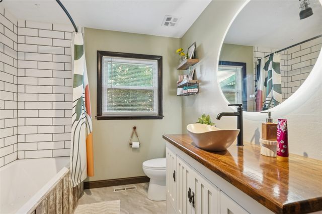 904 E 14th Street S, Newton, IA 50208