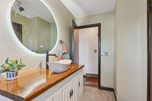 904 E 14th Street S, Newton, IA 50208