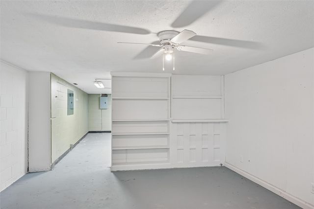 904 E 14th Street S, Newton, IA 50208