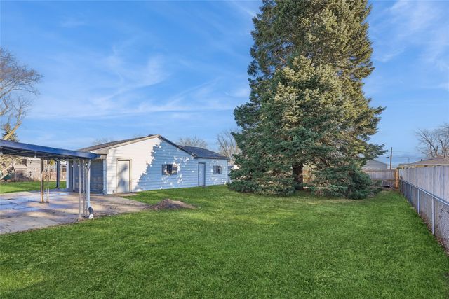 904 E 14th Street S, Newton, IA 50208