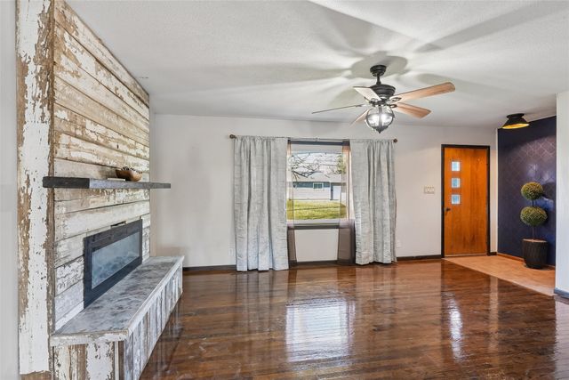 904 E 14th Street S, Newton, IA 50208