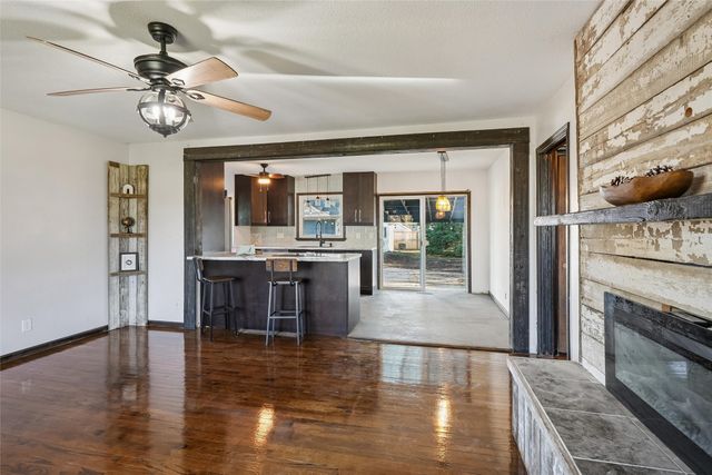 904 E 14th Street S, Newton, IA 50208