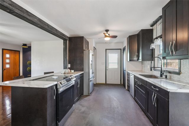 904 E 14th Street S, Newton, IA 50208