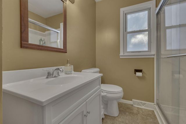 760 Lake Road SE, Lancaster, OH 43130