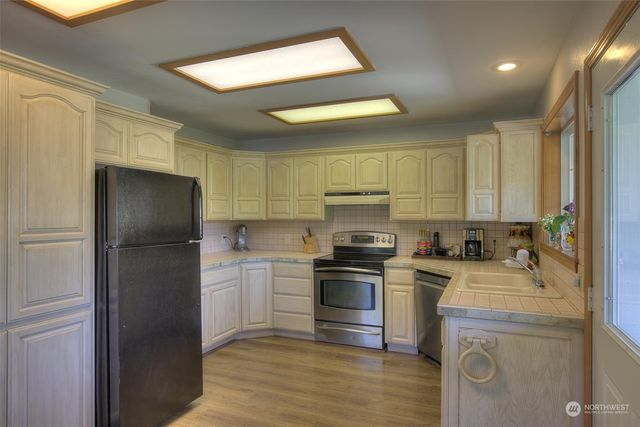 1017 Midway Beach Road, Grayland, WA 98547