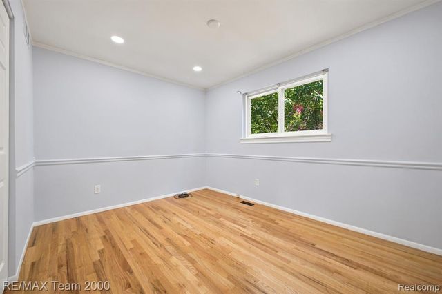 31906 Cambridge Street, Garden City, MI 48135