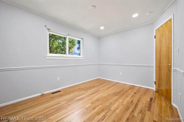 31906 Cambridge Street, Garden City, MI 48135