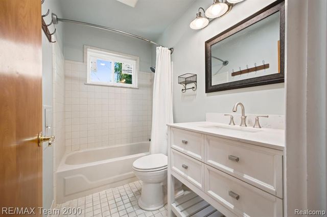 31906 Cambridge Street, Garden City, MI 48135